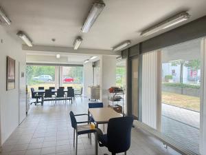 Pronájem obchodního prostoru, Praha - Prosek, Na Prosecké vyhlídce, 87 m2