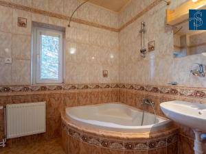 Pronájem bytu 2+1, Praha - Uhříněves, Františka Diviše, 66 m2