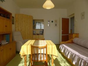 Pronájem bytu 1+1, Praha - Záběhlice, Jasmínová, 36 m2