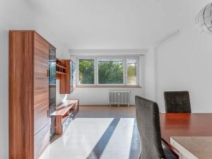 Pronájem bytu 2+kk, Praha - Kobylisy, Kyselova, 60 m2