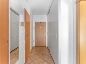 Pronájem bytu 2+kk, Praha - Kobylisy, Kyselova, 60 m2