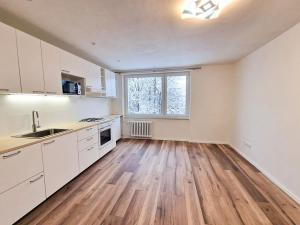 Pronájem bytu 2+kk, Praha - Čimice, Chvatěrubská, 38 m2