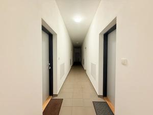 Pronájem bytu 1+kk, Milovice, Slepá, 27 m2