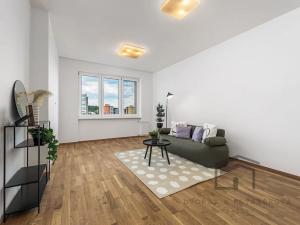 Pronájem bytu 2+1, Praha - Hloubětín, Mochovská, 52 m2