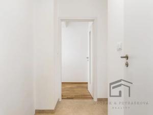 Pronájem bytu 2+1, Praha - Hloubětín, Mochovská, 52 m2