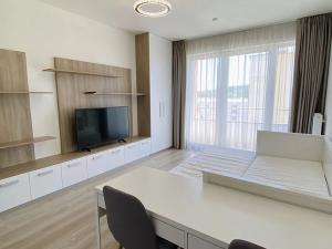 Pronájem bytu 1+kk, Praha - Vršovice, Petrohradská, 34 m2