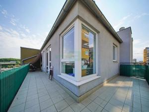 Pronájem bytu 2+kk, Praha - Vysočany, Pod Harfou, 66 m2