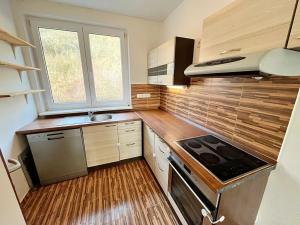 Pronájem bytu 3+1, Praha - Liboc, Na Džbánu, 65 m2