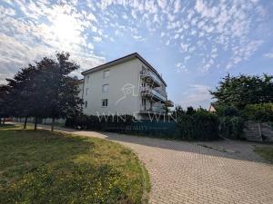Prodej bytu 1+kk, Praha - Běchovice, Českobrodská, 83 m2