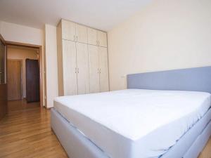 Pronájem bytu 2+kk, Praha - Holešovice, Poupětova, 52 m2