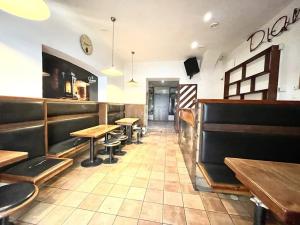Pronájem obchodního prostoru, Praha - Holešovice, Komunardů, 38 m2