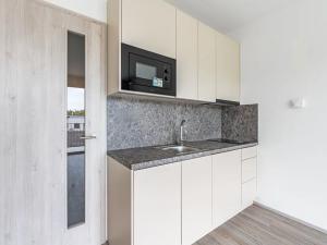 Pronájem bytu 1+kk, Praha - Hlubočepy, Na Zlíchově, 26 m2