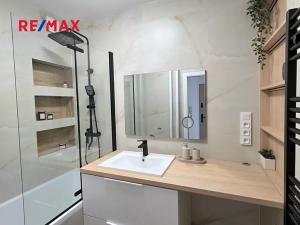 Prodej bytu 2+1, Karviná, tř. Těreškovové, 52 m2