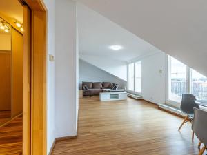 Pronájem bytu 2+kk, Praha - Žižkov, Radhošťská, 67 m2