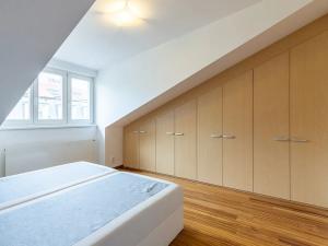 Pronájem bytu 2+kk, Praha - Žižkov, Radhošťská, 67 m2
