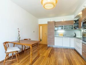 Pronájem bytu 2+kk, Praha - Žižkov, Radhošťská, 51 m2