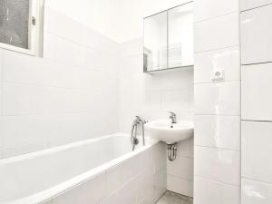Pronájem bytu 1+1, Praha - Vokovice, Osamocená, 38 m2