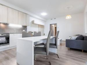 Pronájem bytu 2+kk, Praha - Vršovice, Petrohradská, 66 m2
