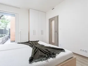 Pronájem bytu 2+kk, Praha - Vršovice, Petrohradská, 66 m2