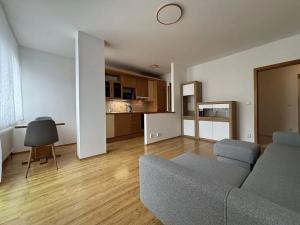 Pronájem bytu 2+kk, Praha - Smíchov, Randova, 48 m2