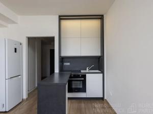 Pronájem bytu 1+kk, Praha - Jinonice, Peroutkova, 28 m2