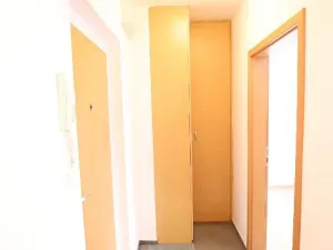 Pronájem bytu 2+kk, Praha - Zbraslav, Aleny Santarové, 41 m2