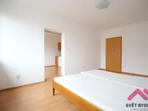 Pronájem bytu 2+kk, Praha - Zbraslav, Aleny Santarové, 41 m2
