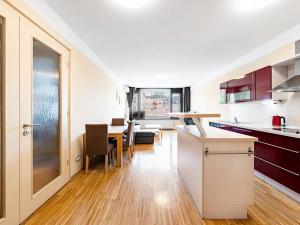 Pronájem bytu 2+kk, Praha - Karlín, Rohanské nábřeží, 78 m2
