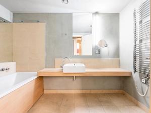 Pronájem bytu 2+kk, Praha - Karlín, Rohanské nábřeží, 78 m2