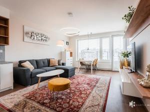 Pronájem bytu 2+kk, Praha - Holešovice, U Pergamenky, 55 m2