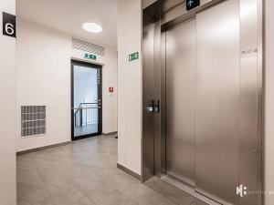 Pronájem bytu 2+kk, Praha - Holešovice, U Pergamenky, 55 m2