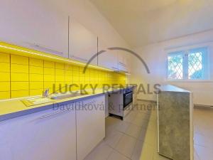 Pronájem bytu 1+1, Praha - Smíchov, U Malvazinky, 43 m2