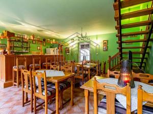 Prodej vícegeneračního domu, Jirny, Hlavní, 240 m2