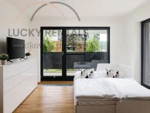 Pronájem bytu 2+kk, Praha - Modřany, Mezi vodami, 63 m2