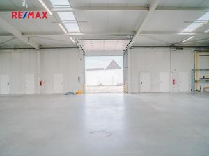 Pronájem skladu, Hradec Králové, Kladská, 2725 m2