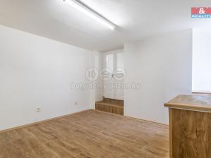 Pronájem obchodního prostoru, Nové Strašecí, Komenského náměstí, 80 m2