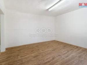 Pronájem obchodního prostoru, Nové Strašecí, Komenského náměstí, 80 m2