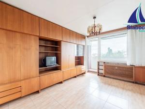 Pronájem bytu 3+1, Praha - Prosek, Veltruská, 61 m2
