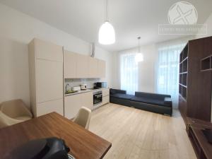 Prodej bytu 2+kk, Praha - Smíchov, Kmochova, 53 m2