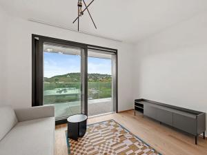 Pronájem bytu 2+kk, Praha - Modřany, Československého exilu, 52 m2