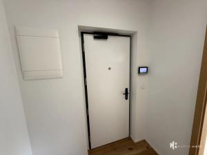 Pronájem bytu 1+kk, Praha - Hlubočepy, Kurandové, 33 m2