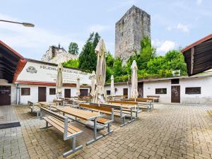 Prodej restaurace, Český Šternberk, 480 m2