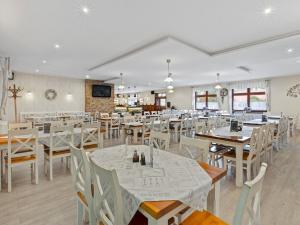 Prodej restaurace, Český Šternberk, 480 m2
