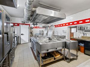 Prodej restaurace, Český Šternberk, 480 m2
