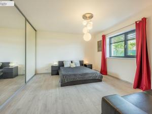 Prodej rodinného domu, Králův Dvůr - Křižatky, Na Vinohradech, 136 m2