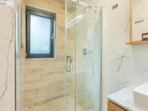 Prodej rodinného domu, Králův Dvůr - Křižatky, Na Vinohradech, 136 m2