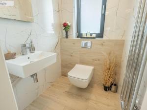 Prodej rodinného domu, Králův Dvůr - Křižatky, Na Vinohradech, 136 m2