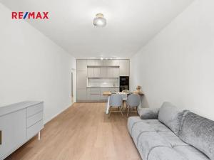 Pronájem bytu 2+kk, Praha - Vysočany, Pod Harfou, 50 m2