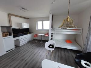 Pronájem bytu 1+kk, Praha - Lipence, Oddechová, 35 m2