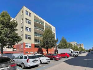 Pronájem bytu 2+kk, Praha - Hlubočepy, Voskovcova, 45 m2